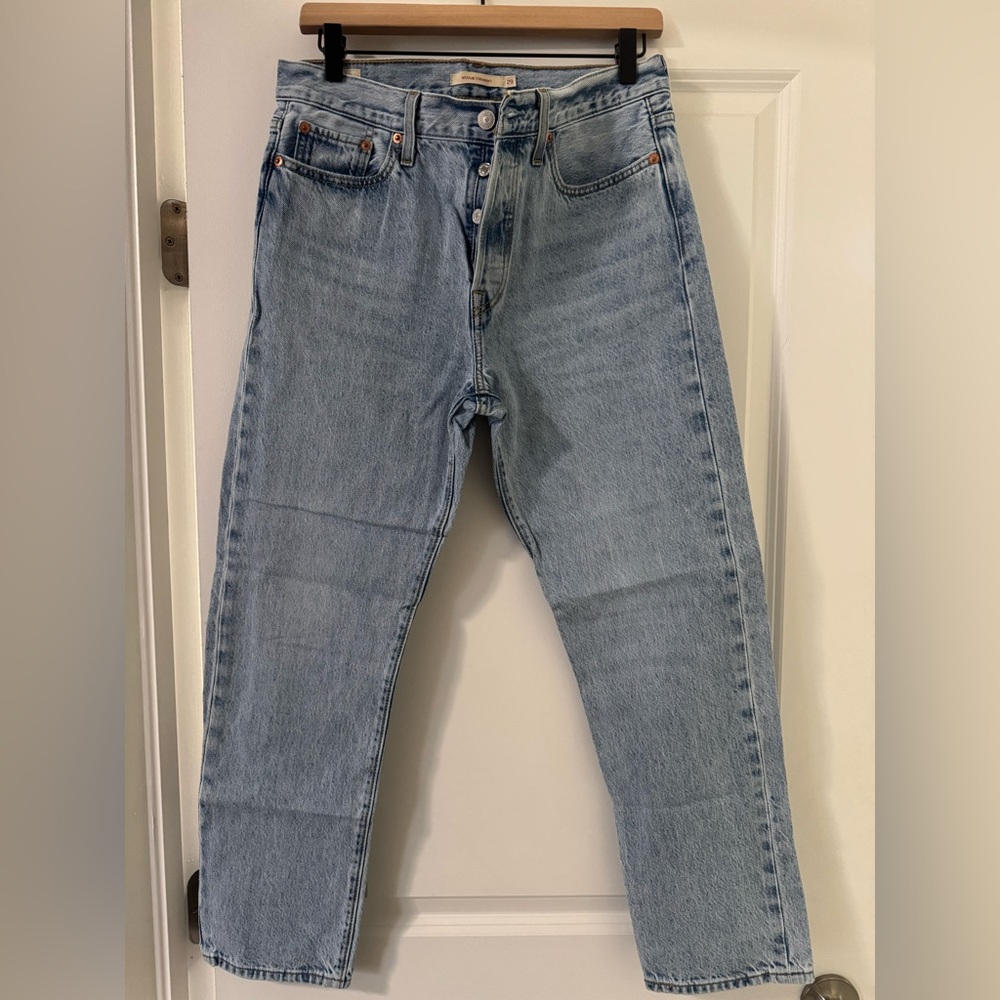 Levi’s Wedgie Straight Denim - Size 29